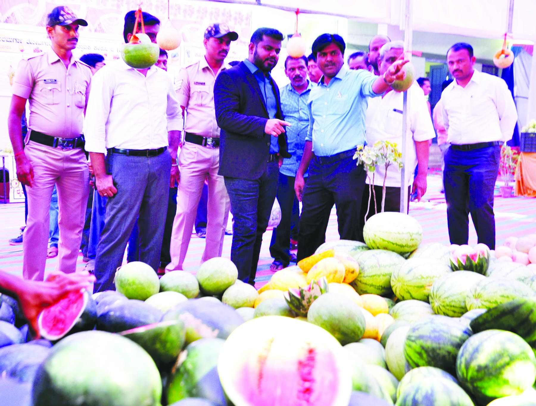 ದ್ರಾಕ್ಷಿ, ದಾಳಿಂಬೆ, ಕಲ್ಲಂಗಡಿ, ಕರಬೂಜ ಪ್ರದರ್ಶನ, ಮಾರಾಟ ಮೇಳಕ್ಕೆ ಚಾಲನೆ